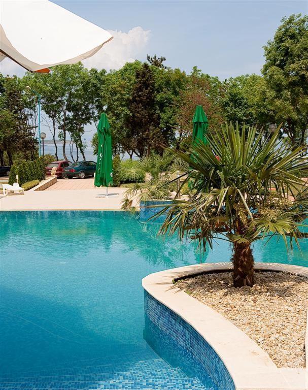 Paradise Bay Hotel Pomorie Exterior foto